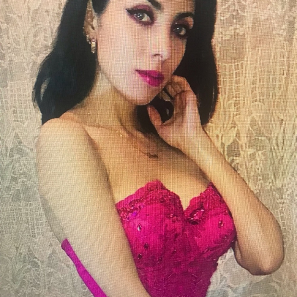 Meet your Posher, Esmeralda